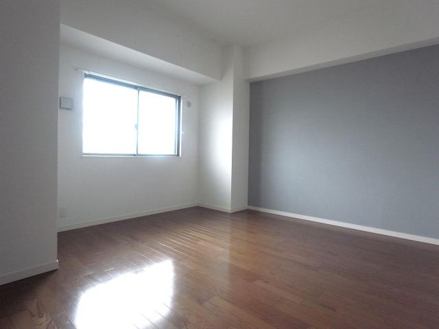 その他　窓付きで風も光も通します。