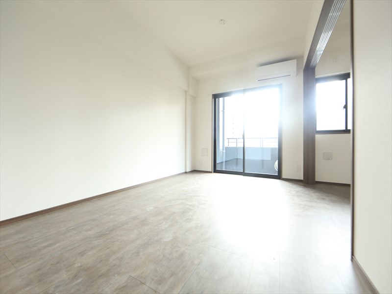 バルコニー　ＬＤＫ11.9帖　洋室3.8帖　エアコン完備　バルコニー