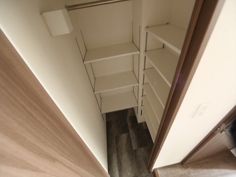 玄関　玄関　シューズクローク付（収納充実してます）