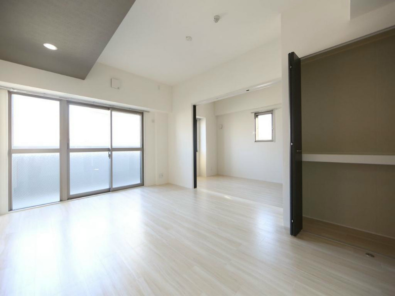 バルコニー　ＬＤＫ12.4帖　洋室5.1帖とつなげても仕切っても使えます