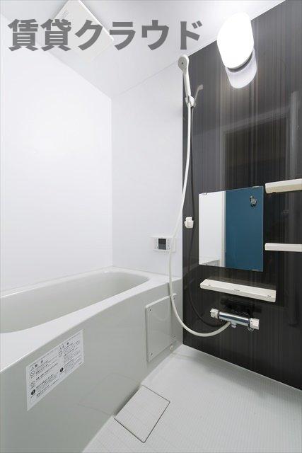 バス・シャワールーム　コンパクトで使いやすいお風呂です