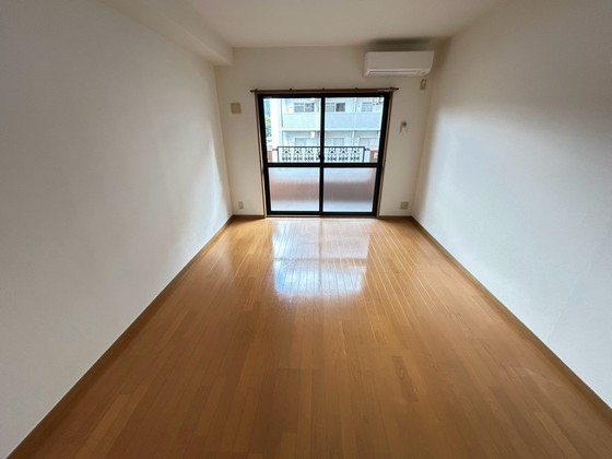 居室・リビング　※別号室のお写真です