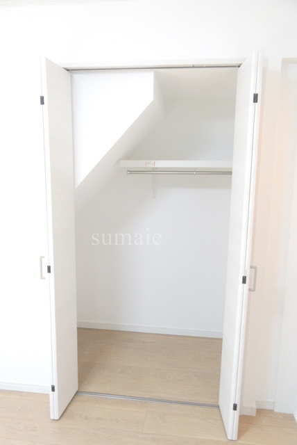 収納　レール付きのクローゼットです♪