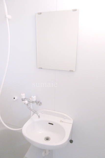 洗面設備　清潔感のある洗面台です♪