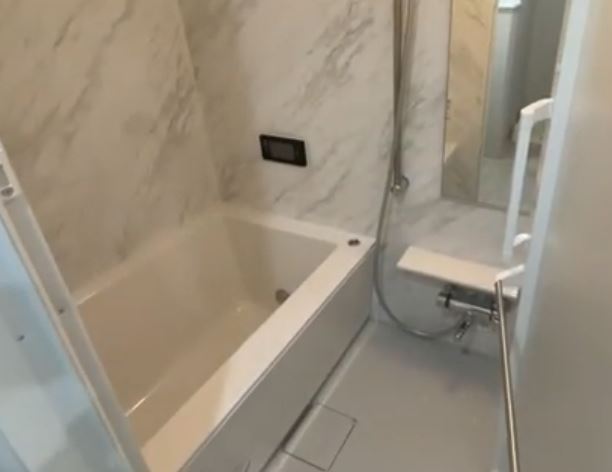 バス・シャワールーム　落ち着いた空間のお風呂です