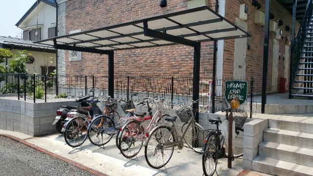 その他共有部分　屋根つき駐輪場あり