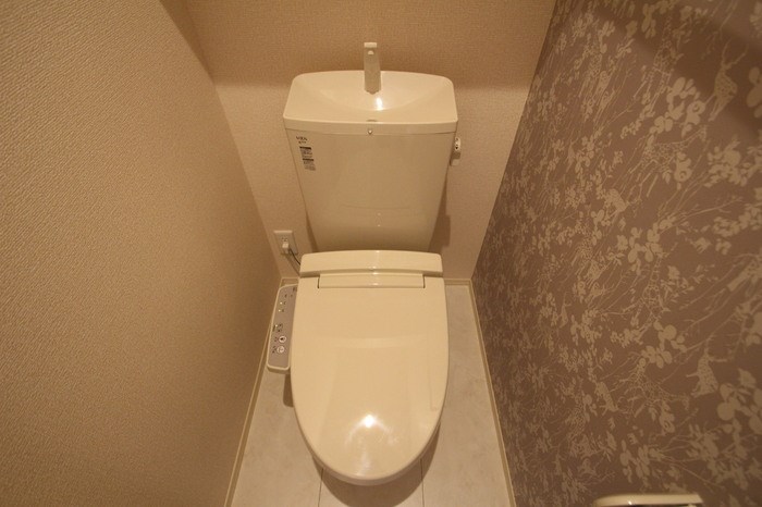 トイレ　トイレは快適な温水洗浄便座付