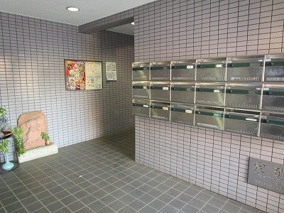 ロビー　風通しの良い広々としたロビー