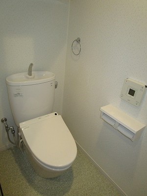 トイレ　温水洗浄便座