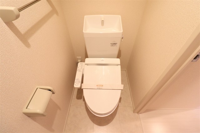 トイレ　温水洗浄便座