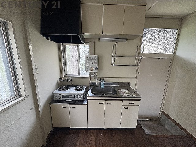 キッチン　窓があり換気も楽にできます！