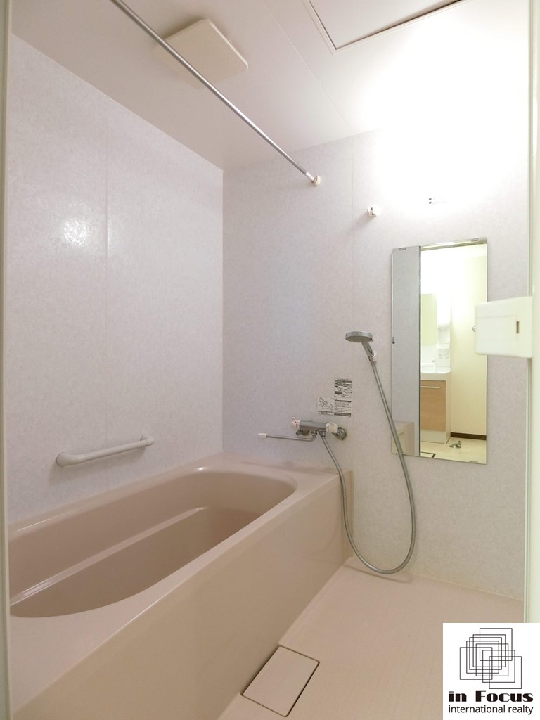 バス・シャワールーム　給湯は灯油ボイラーで光熱費が経済的