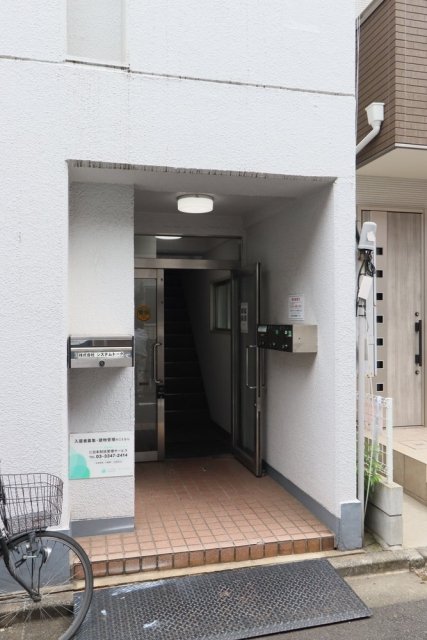 エントランス　清潔なエントランスです