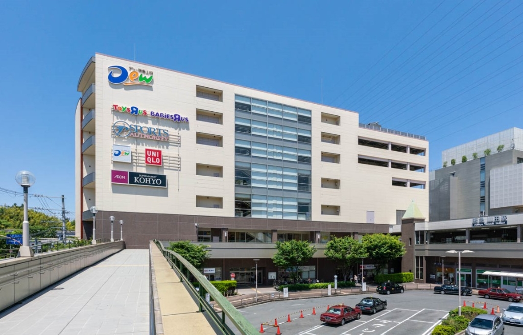 ショッピングセンター　Dew 阪急山田（ショッピングセンター）まで458m