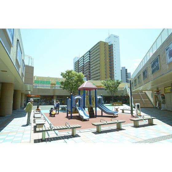 ショッピングセンター　メルカード武庫川（ショッピングセンター）まで200m