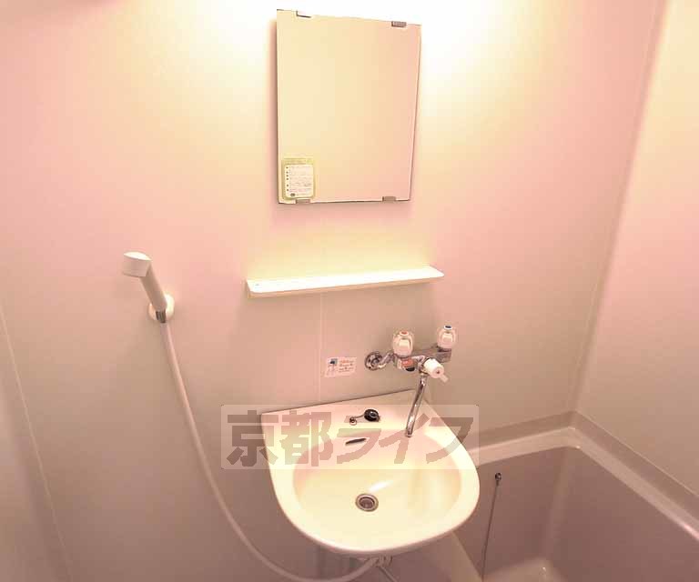 洗面設備　バスルームと一体しております。