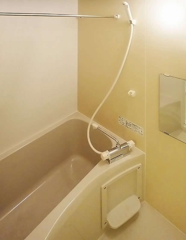 バス・シャワールーム　明るい色調の室内です