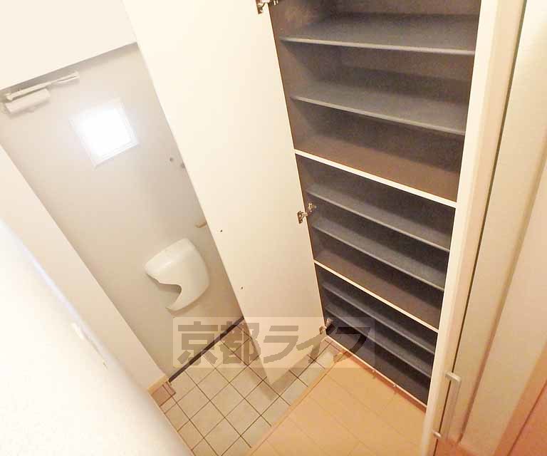 玄関　トールサイズの玄関収納がついています