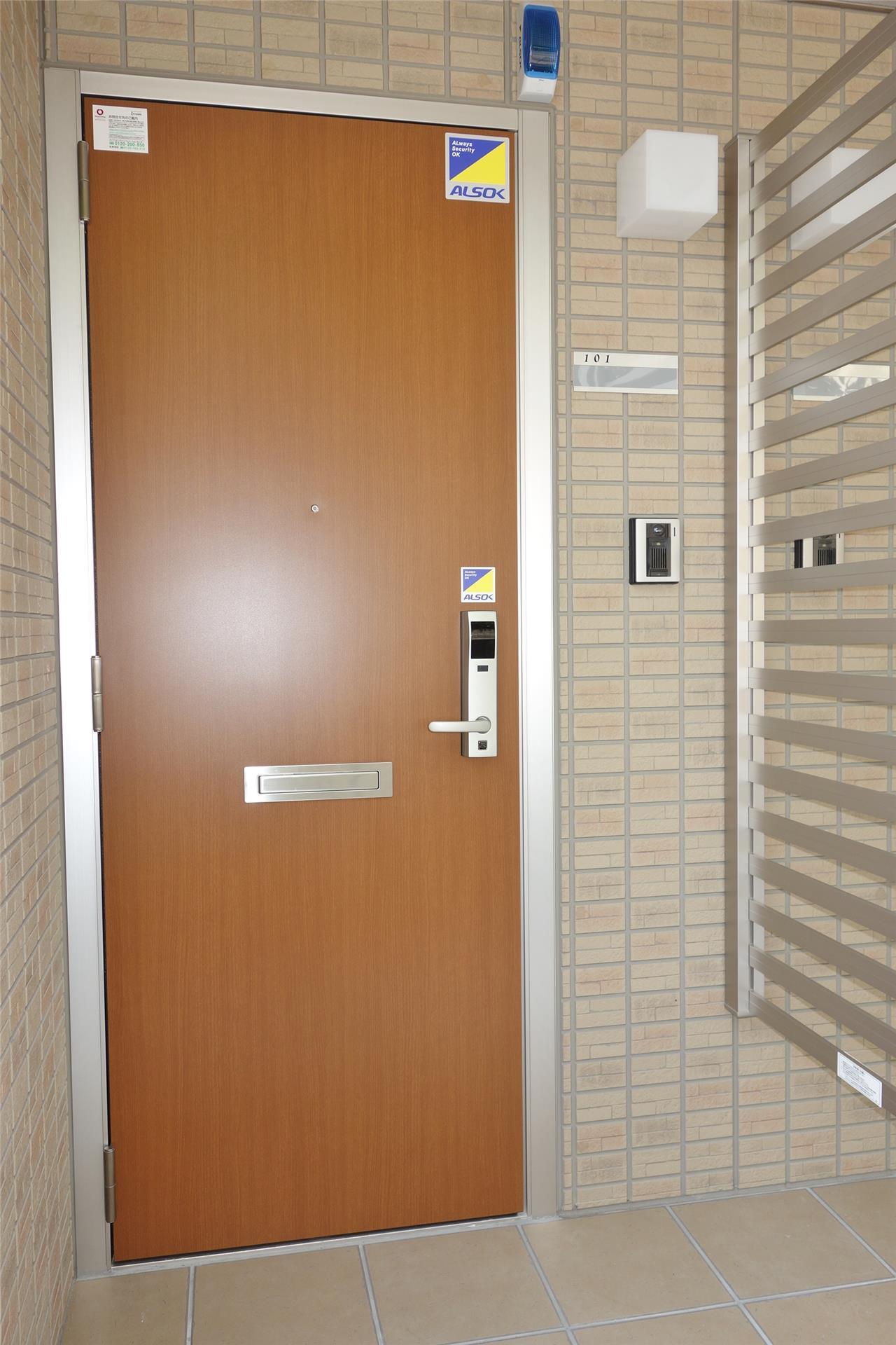 セキュリティ　来客時にお部屋から確認できるモニター付きドアホン♪