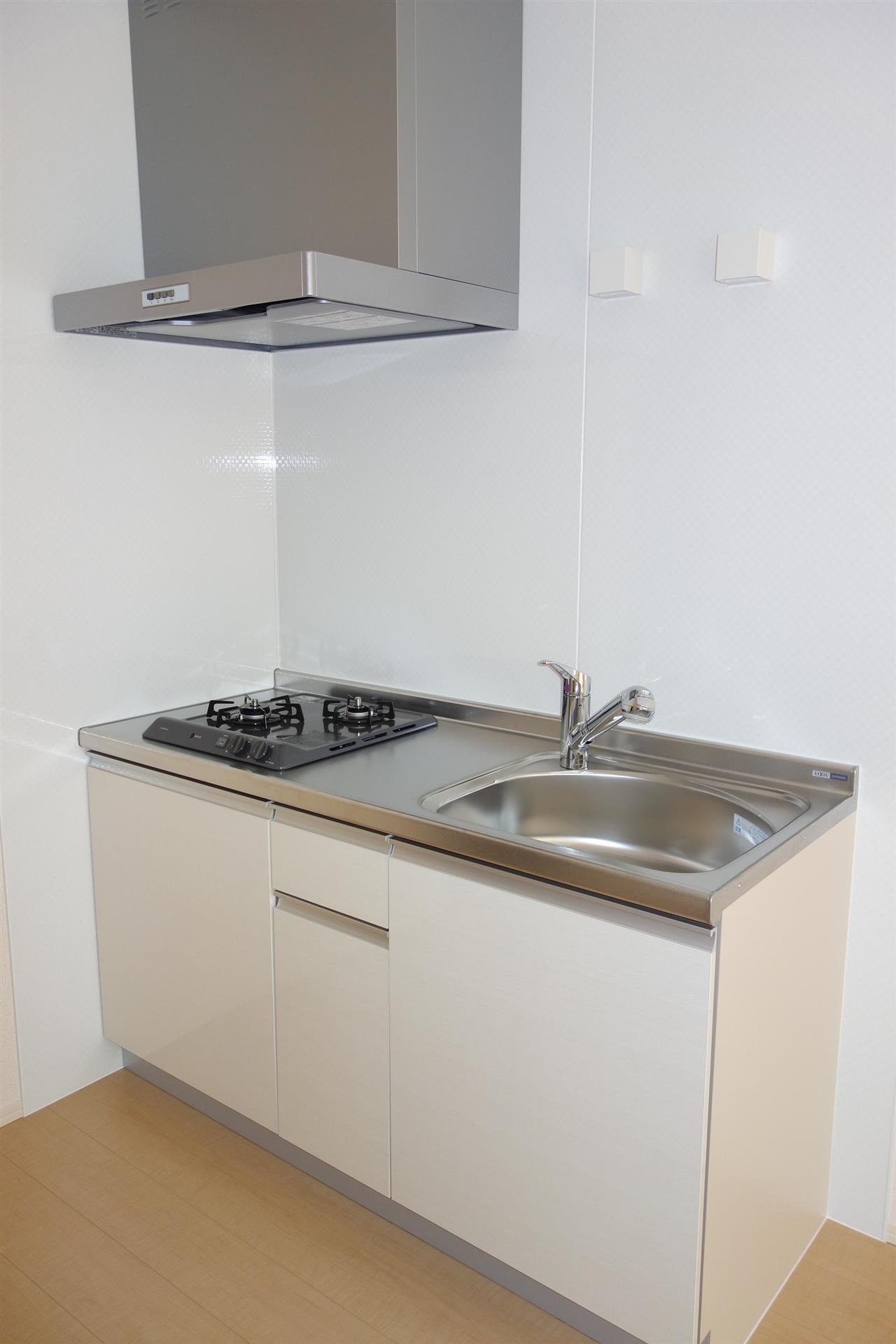 キッチン　2口コンロ付きのシステムキッチンでお料理も楽しめます♪