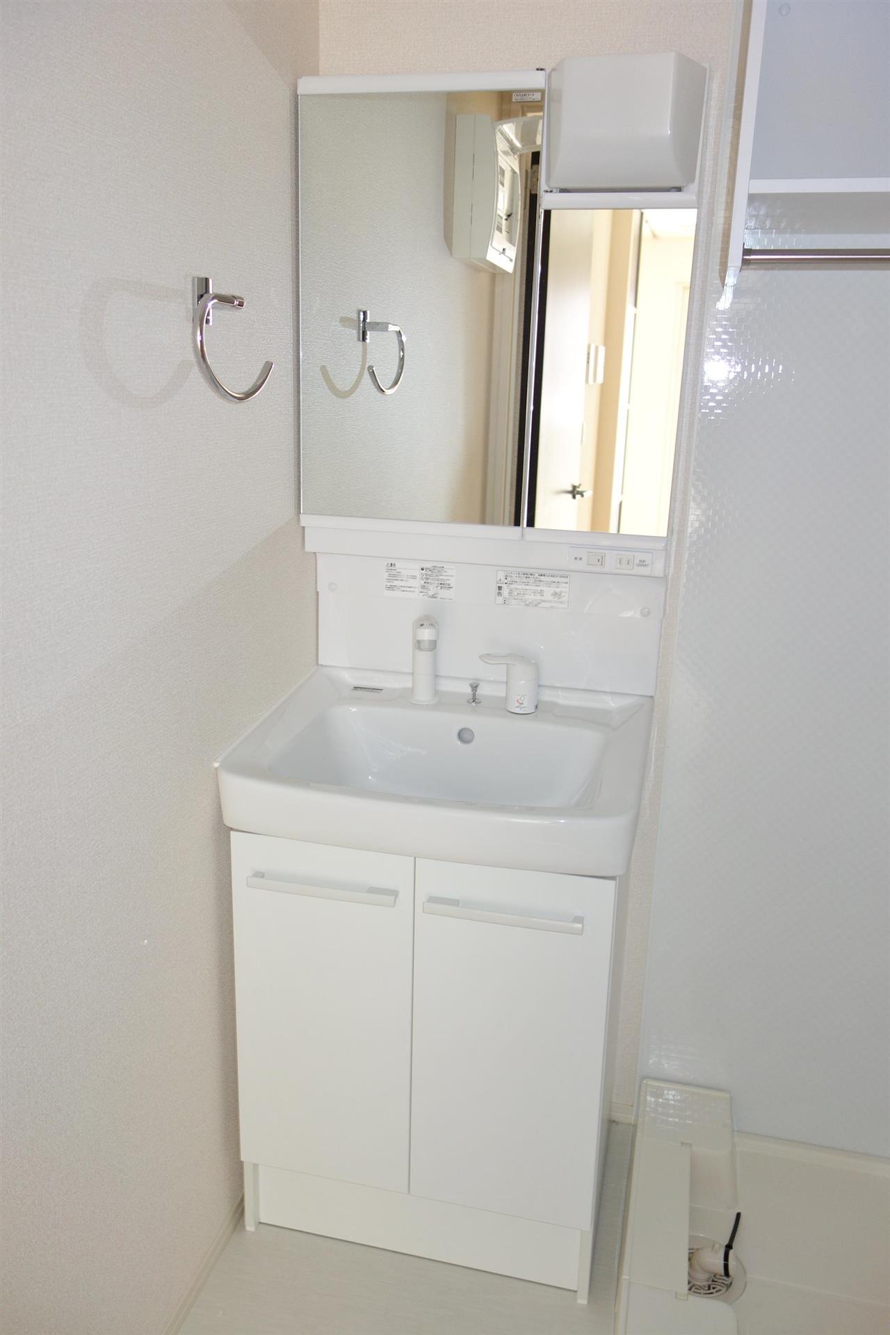 洗面設備　2面鏡になったシャンプードレッサー♪