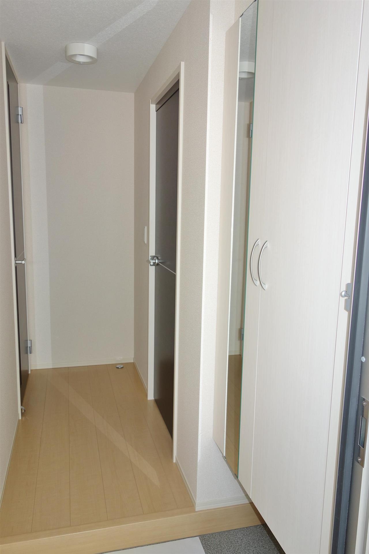 玄関　玄関にはトールタイプのシューズボックスあり♪