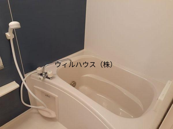 バス・シャワールーム　浴室乾燥機、追い焚き機能付きバス！