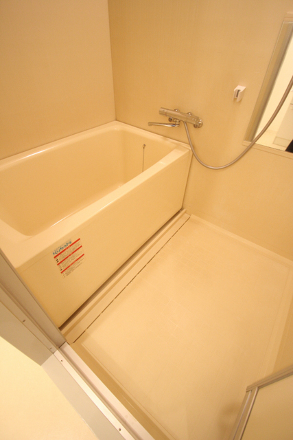 バス・シャワールーム　※他部屋の画像です