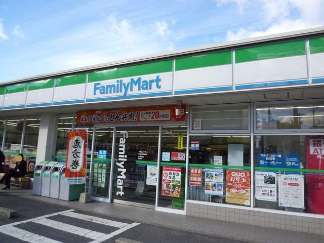 コンビニ　ファミリーマート（コンビニ）まで400m