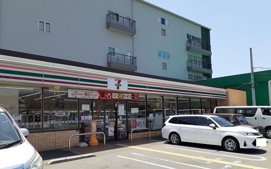 コンビニ　セブンイレブン様（コンビニ）まで600m