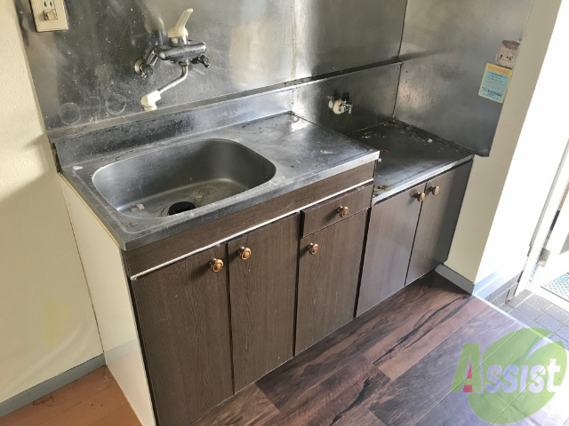 キッチン　機能性のあるキッチンです。木目調なのが洒落てます。