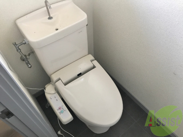 トイレ　各機能付きのトイレです。あると助かりますね。