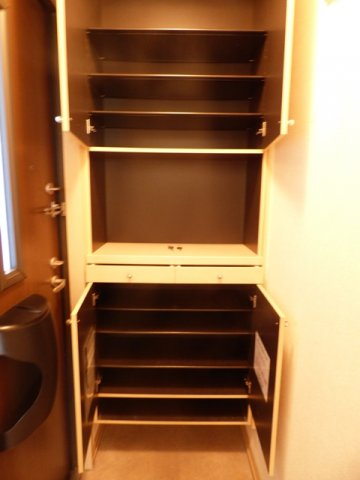 玄関　※写真は他号室です