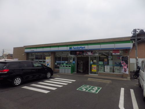 コンビニ　ファミリーマート四日市東日野店（コンビニ）まで668m