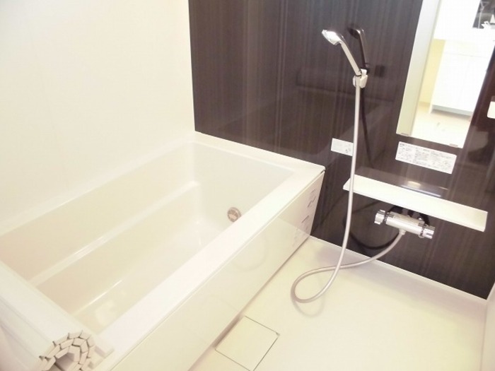 バス・シャワールーム　追い焚き給湯式浴室 浴室乾燥機付