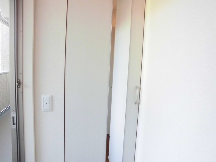 玄関　姿見付シューズボックス