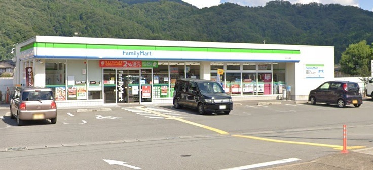 コンビニ　ファミリーマート 出石川原店（コンビニ）まで933m