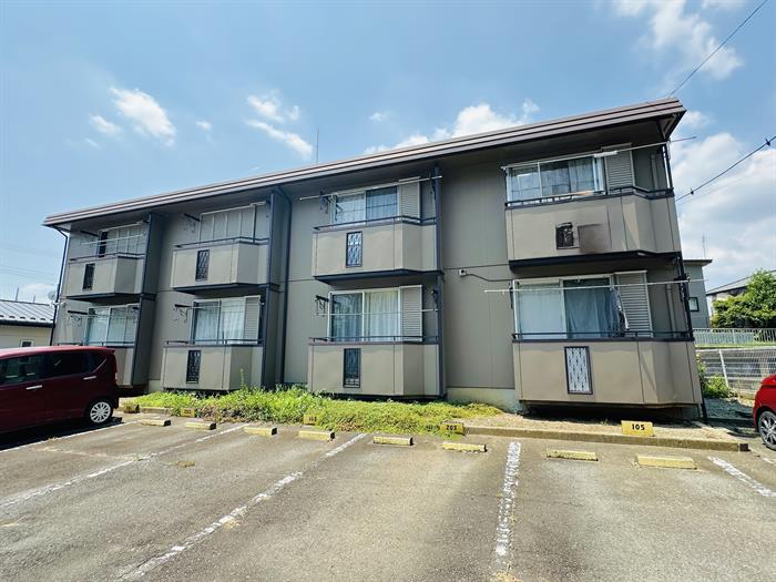 建物外観　軽量鉄骨のアパートです