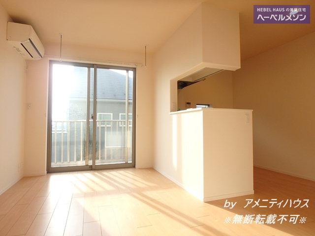 その他部屋・スペース　●日差したっぷりのリビングスペース。