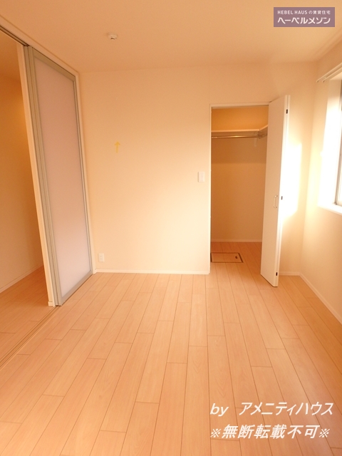 収納　●ウォークインクローゼット完備の5帖の寝室。