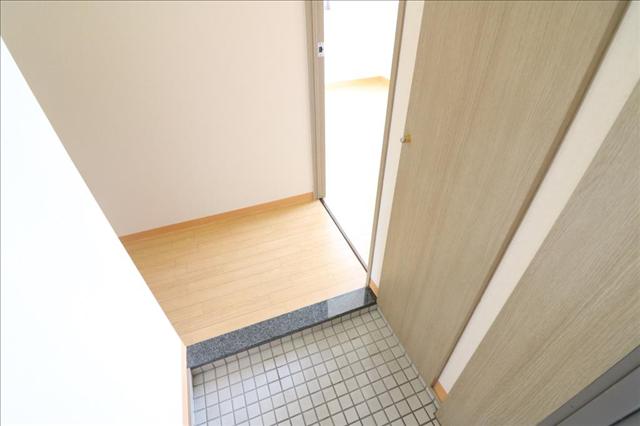 玄関　下駄箱あります。