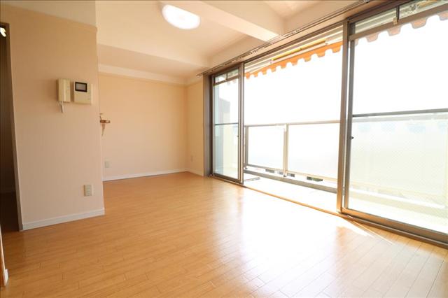 居室・リビング　日当り良好なリビングです。