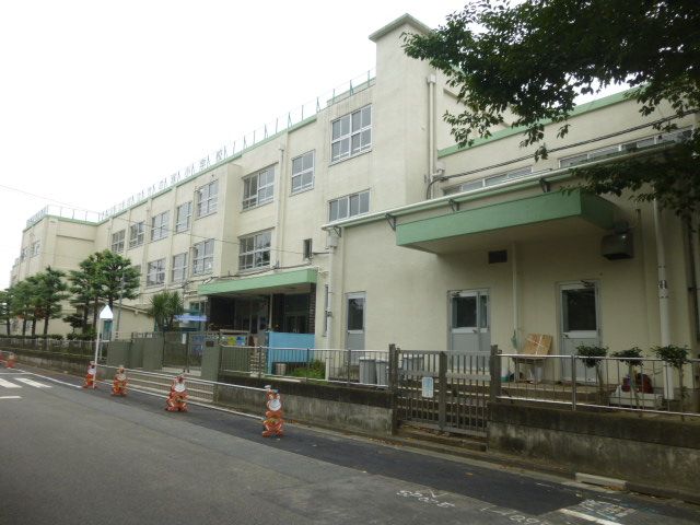小学校　竹の塚小学校（小学校）まで915m