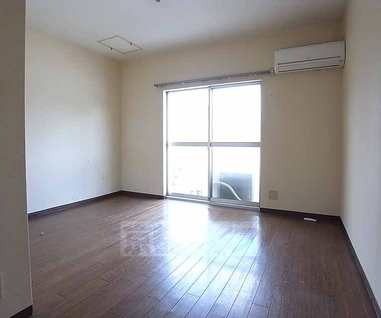 居室・リビング　６帖の洋室です。