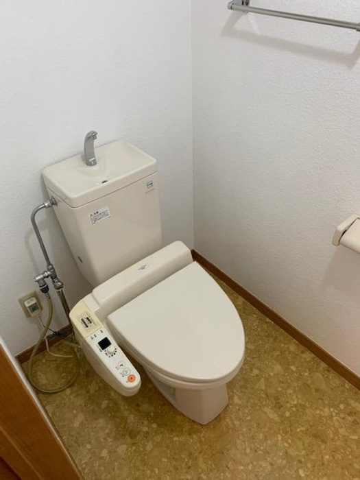 トイレ　温水洗浄暖房便座