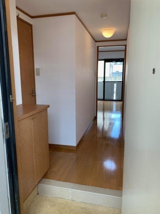 玄関　玄関から室内を見たところ