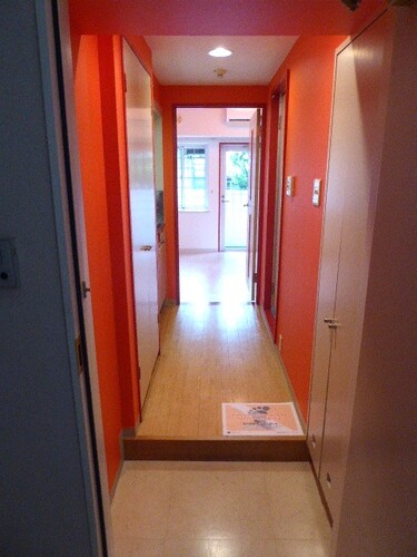 その他　共有部からの室内　※前回募集時2020.7撮影