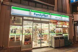 コンビニ　ファミリーマート本郷三丁目店（コンビニ）まで112m