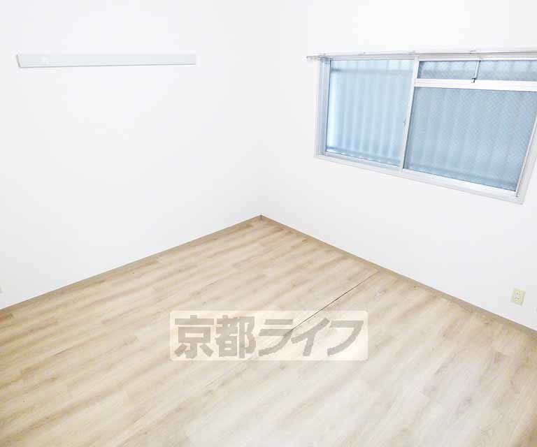 居室・リビング　落ち着いた雰囲気のお部屋です