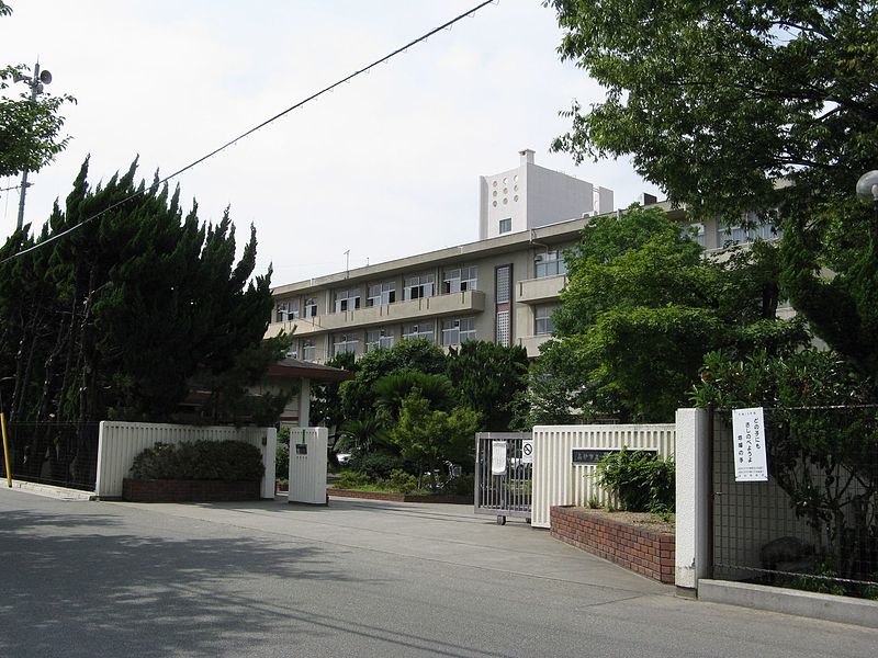 中学校　高砂市立荒井中学校（中学校）まで1330m